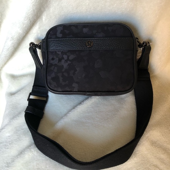 lululemon athletica Handbags - NWT Lululemon crossbody in black camo